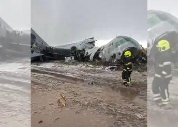 影音/玻利維亞軍機運鈔墜毀釀15死 民眾急搶錢