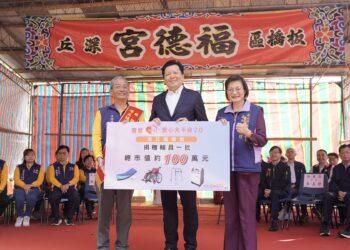 信仰與公益同在！深丘福德宮聖誕捐贈輔具、勘災車 朱惕之代表受贈