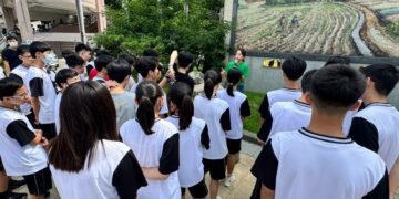 為植物人撐起一片天 員高學子上街頭募發票
