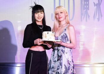 樂壇新人JUD 陳泳希 專輯衝數位平台冠軍 喜收木木鑲金蛋糕 突收「發票一張」哭笑不得嘆：一切得來不易