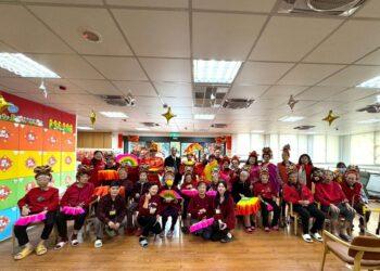 伸港日照車鼓陣迎新春　長輩化身財神爺舞出好元氣