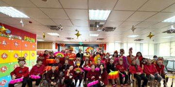 伸港日照車鼓陣迎新春　長輩化身財神爺舞出好元氣