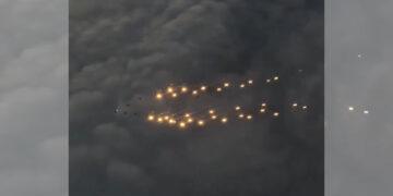 影音/迎接聖誕節 北歐空軍舉行聖誕樹飛行表演