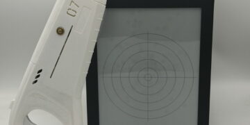AI打開顯示新市場　臺灣面板業加速轉型 電子紙靶進軍警訓練、透明顯示跨足非接觸生理量測