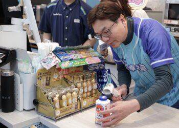 新北鮮奶幸福週開跑！劉和然化身一日店長 全台逾 3 千據點守護 33 萬學童健康