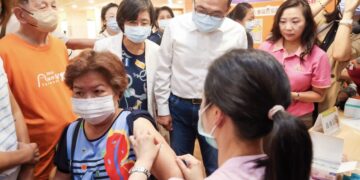 新北市公費流感與新冠疫苗首波開打針對長者與高風險族群提供防護