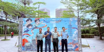 小小兵出任務!臺北水舞廣場玩軍武、換軍服、抽巨型乖乖扭蛋