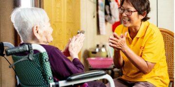 你買我捐！juliArt 覺亞推「洸影玫瑰系列」公益組合 再攜手「介惠基金會」盼為偏鄉女性點亮柔光