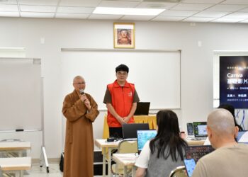 溫哥華佛光山舉辦兩日AI數位工作坊課程 特邀佛光大學實習生主講生活化數位應用