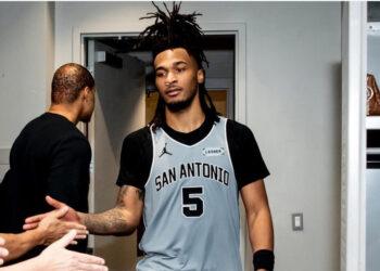 影/《NBA》 Castle爆砍生涯新高 40分12籃板12助攻超狂大三元 馬刺大勝獨行俠