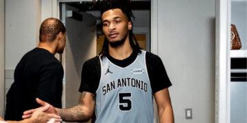 影/《NBA》 Castle爆砍生涯新高 40分12籃板12助攻超狂大三元 馬刺大勝獨行俠