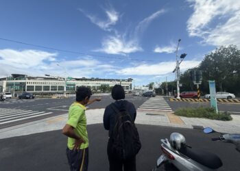 議員李啟維建議建平路健康路健新橋應開放內車道改善交通