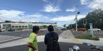 議員李啟維建議建平路健康路健新橋應開放內車道改善交通