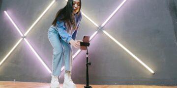 戶外直播怎麼做？和室內直播設備差在哪？新手必懂實務重點一次看