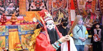 南瑤宮百年大整修入火安座 池府王爺協助開廟門神尊陸續進入安座