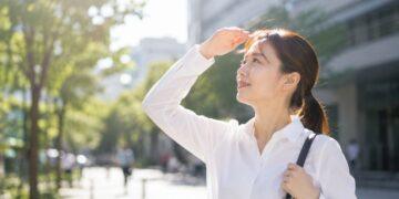 只談藍光還不夠?「複雜光源」成現代眼睛保養新課題
