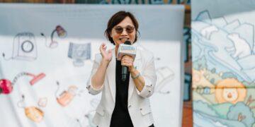 台電節電行動劇高雄駁二登場    邀孩童變身電力超人守護地球