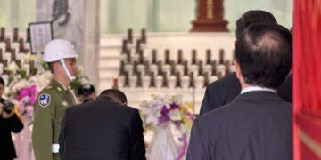 白玫瑰寄託哀思！侯友宜 3/29 主祭春祭大典 淡水、樹林同步悼念忠烈英靈