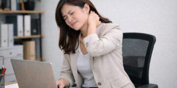 久坐族的隱性風險:你的腰痠背痛不是「小事」 而是健康警訊