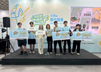 讓機器手臂拿毛筆寫書法 花蓮高工勇奪上銀智慧機器手三項大獎