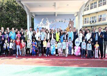 全國首創停車場與蓄洪池共構 鹿港洛津國小操場設地下停車場兼蓄洪池盛大啟用