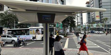 全國第一座自動化人行道遮陽傘 打造有溫度的通行空間