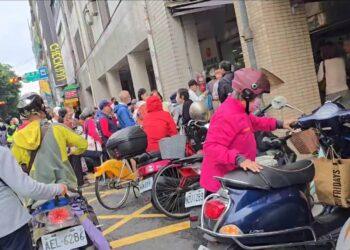 影／人潮多、停車難！一半股民沒領過紀念品？ 票券達人教「3招」輕鬆領取紀念品