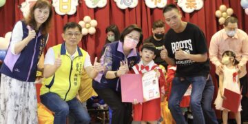 八里愛心教養院附設日托中心舉行畢結業典禮 社會局長李美珍出席祝福慢飛天使