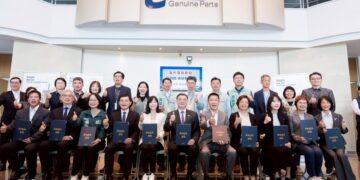 陳素月陪同卓榮泰參訪為升電裝 帶領彰化產業導向高產值