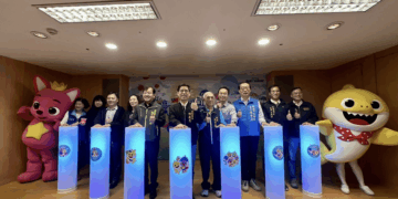 新北好YOUNG doo doo doo!元旦升旗首度移師板橋435藝文特區 碰碰狐、鯊魚寶寶活力迎新年