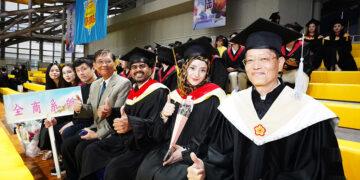 文化大學畢典國際生吸睛　越南籍畢業生阮凱恩代表致詞