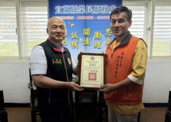 關懷照顧宜蘭榮民遺孤　陸海空軍相互關懷協會捐認養金