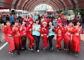 影音/2026「龍馬精神 田中齊騰」與神共舞好運來 民眾與神共舞擲骰拿紅包