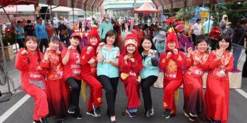 影音/2026「龍馬精神 田中齊騰」與神共舞好運來 民眾與神共舞擲骰拿紅包