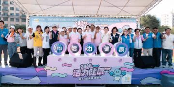 2,400名長輩活力登場 高虹安宣布敬老卡、愛心卡進軍四大超商