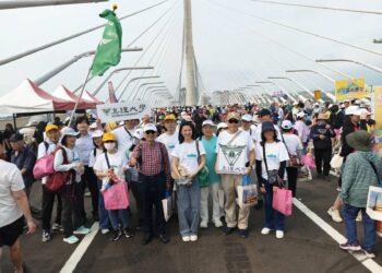 淡水八里不再遙遠！萬人齊登淡江大橋 見證「世界級斜張橋」歷史時刻