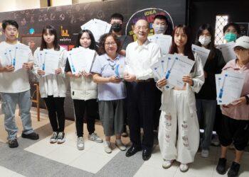 大葉企管系考取百張證照 榮獲大學院校E化教學優良獎