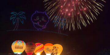 萬人合唱李聖傑、吉伊卡哇點亮夜空！台東熱氣球光雕秀狂吸2萬人
