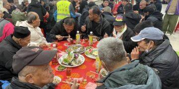 公私協力守護無家者！三重歲末餐會結合義剪、洗澡服務 讓街友清爽迎新年