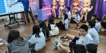 跨越18海哩相遇台東 綠島學生首登英語行動列車