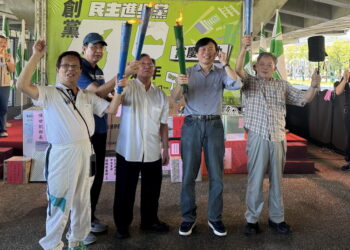 民進黨40週年黨慶　林國漳接棒宜縣民主先進聖火