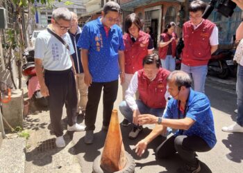 新北市副市長朱惕之率隊視察土城區環境　呼籲市民落實巡倒清刷防範登革熱