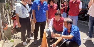 新北市副市長朱惕之率隊視察土城區環境 呼籲市民落實巡倒清刷防範登革熱