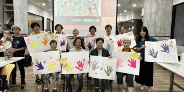 50年心結難解！阿嬤參加「晚美人生」靈性課程 寫信給天堂同學終得平靜