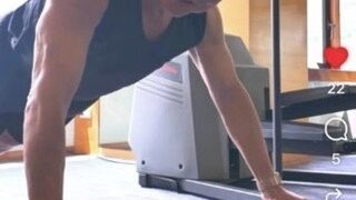 73歲挑戰猛男年曆掀熱議 「你阿公都比你強」成社群話題