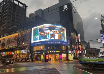 「台塑潤滑油「油品鋼鐵人」3D廣告：裸視技術帶來視覺震撼！」