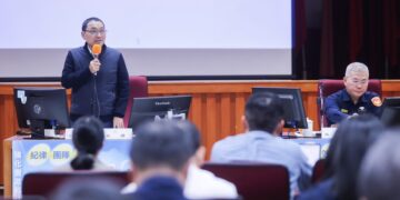 侯友宜主持跨年維安會議 動員500警力陸空科技聯防守護新北跨河煙火