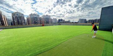 淡水運動中心 1/5 煥新回歸 頂樓「戶外高球推桿場」亮相 試營運一週免費體驗