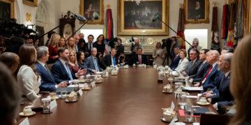 川普延長能源打擊通牒,以色列閃擊德黑蘭:中東和談假象下的軍事狂飆