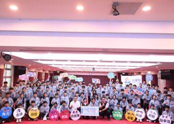 花蓮縣參加「115年全國中等學校運動會」翁書敏授旗勉勵